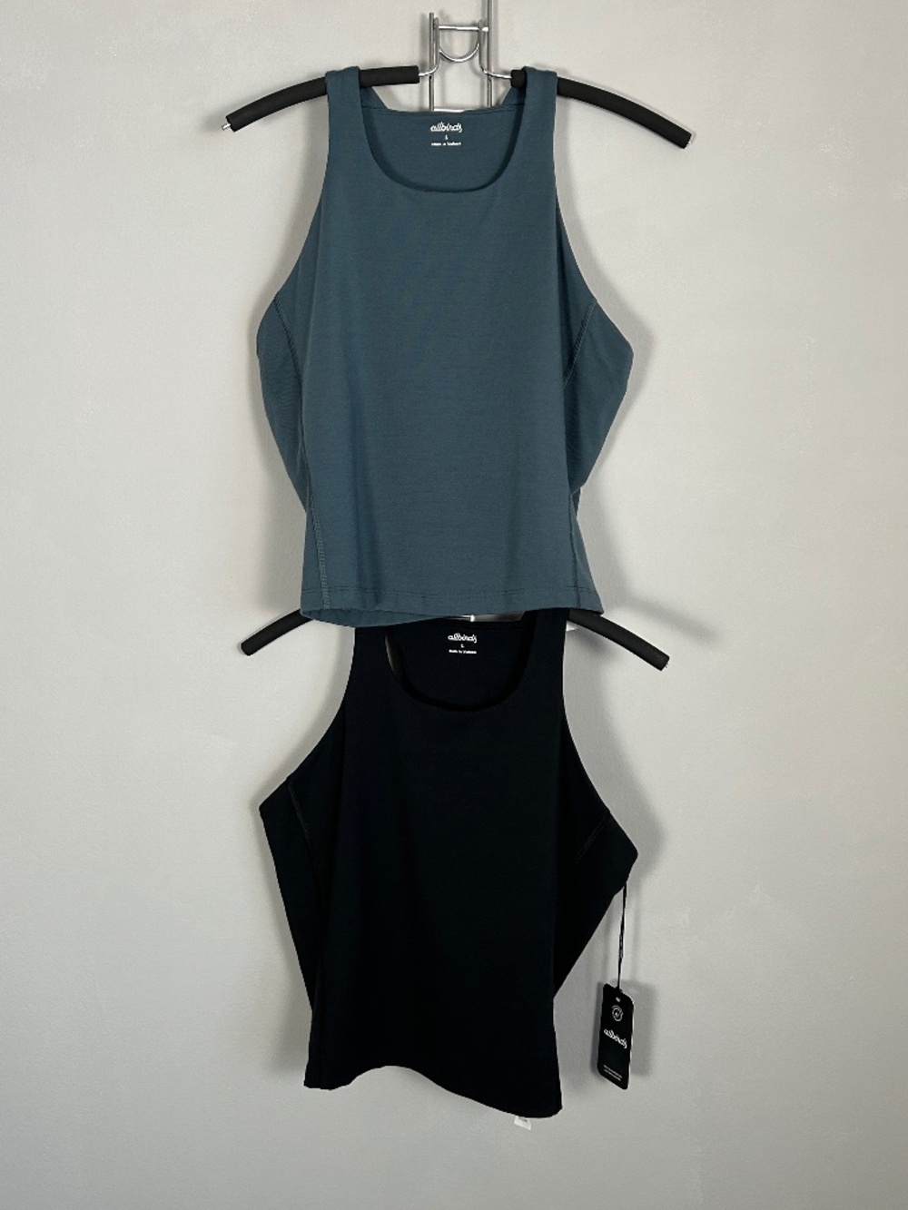 Allbirds women size L Natural Run Form Tank set of 2 black blue wool blend